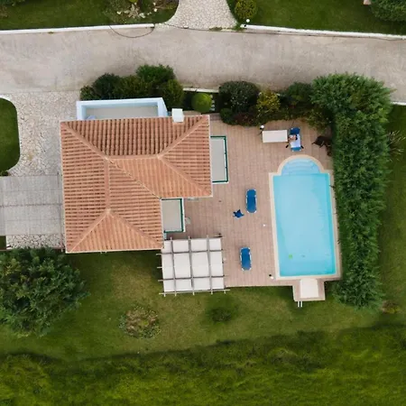 Sami Nefeli קרבומילוס