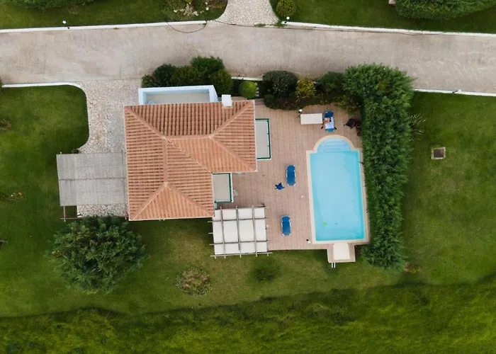 Sami Nefeli קרבומילוס